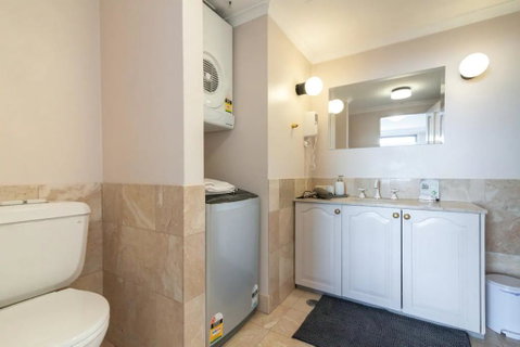 Milsons Point Apartment With Harbour Bridge Views - Accommodation Coffs Harbour 2