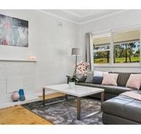 Modern Aus home on the edge of North Ryde Oval - Accommodation Coffs Harbour