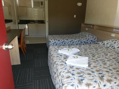 Motel Monaco - Accommodation Coffs Harbour 2