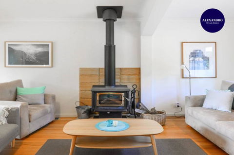 NATURE LOVERS DREAM // FIREPLACE //ACCESS TO HIKES - Accommodation Coffs Harbour 3
