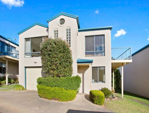 NELSON COVE 2 - Townhouse A Short Walk To Town - Accommodation Coffs Harbour 0