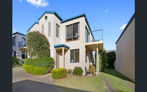 NELSON COVE 2 - Townhouse A Short Walk To Town - Accommodation Coffs Harbour 1