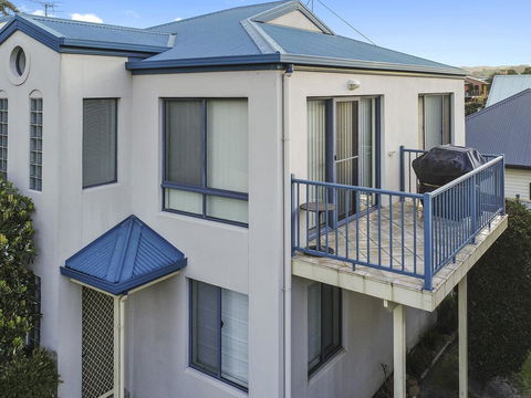 NELSON COVE 2 - Townhouse A Short Walk To Town - Accommodation Coffs Harbour 2