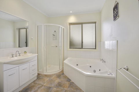 NELSON COVE 2 - Townhouse A Short Walk To Town - Accommodation Coffs Harbour 3