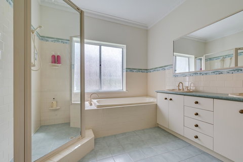 Serpentine Rose - Accommodation Coffs Harbour 12