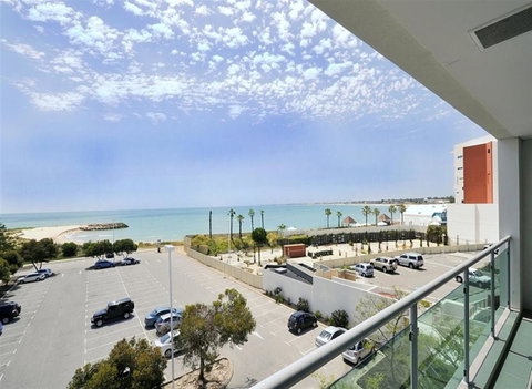 Nautica Residences Mandurah - Accommodation Coffs Harbour 3