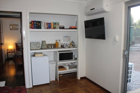 Jacaranda Hideaway Bed & Breakfast - Accommodation Coffs Harbour 4