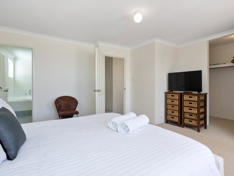 Cooper Street - Accommodation Coffs Harbour 7