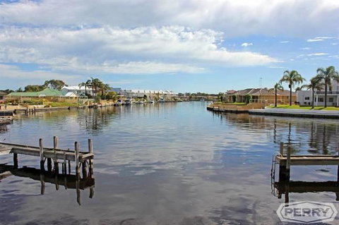 Waterside Canal Dreams - Accommodation Coffs Harbour 2
