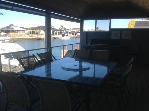 Waterside Canal Dreams - Accommodation Coffs Harbour 34