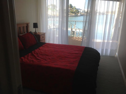 Waterside Canal Dreams - Accommodation Coffs Harbour 19