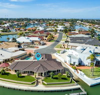 LA ANCHOR ON THE CANALS MANDURAH - Accommodation Coffs Harbour