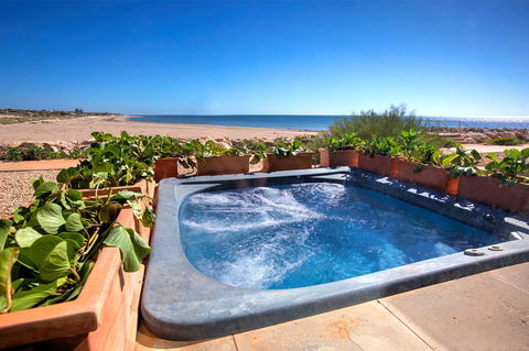 Mantarays Ningaloo Beach Resort - Accommodation Coffs Harbour 7