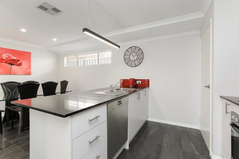 Perth Comfy Stays - Accommodation Coffs Harbour 14