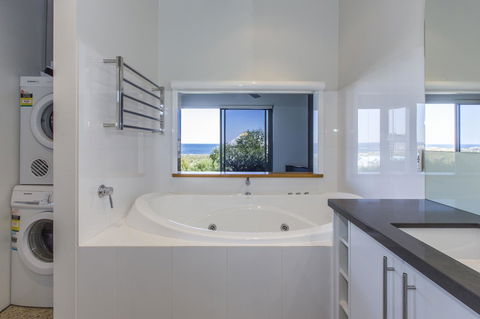 Aquatic Visions - Accommodation Coffs Harbour 7