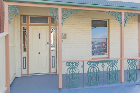 4 Bedroom House - Hobart CBD - Free Parking - Free WIFI - Accommodation Coffs Harbour 25