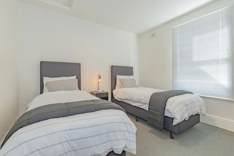 4 Bedroom House - Hobart CBD - Free Parking - Free WIFI - Accommodation Coffs Harbour 23