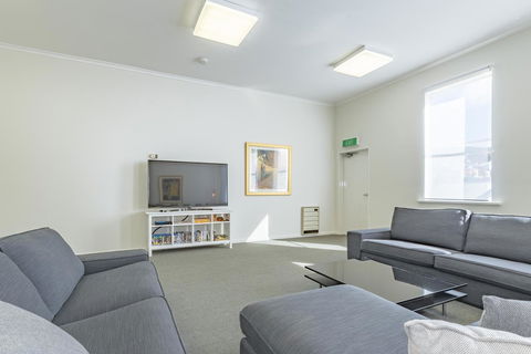 4 Bedroom House - Hobart CBD - Free Parking - Free WIFI - Accommodation Coffs Harbour 20