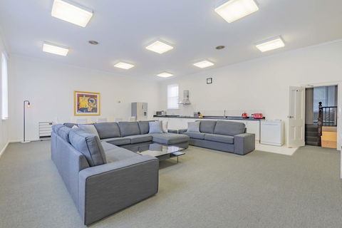 4 Bedroom House - Hobart CBD - Free Parking - Free WIFI - Accommodation Coffs Harbour 17