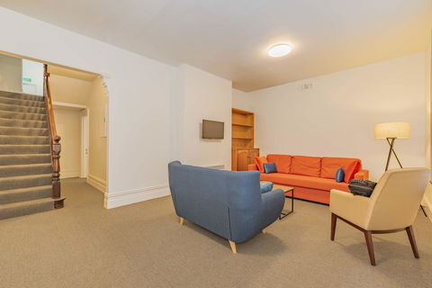 4 Bedroom House - Hobart CBD - Free Parking - Free WIFI - Accommodation Coffs Harbour 6