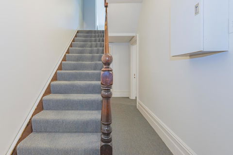 4 Bedroom House - Hobart CBD - Free Parking - Free WIFI - Accommodation Coffs Harbour 7