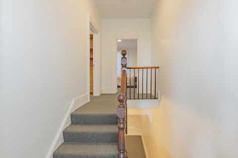 4 Bedroom House - Hobart CBD - Free Parking - Free WIFI - Accommodation Coffs Harbour 19