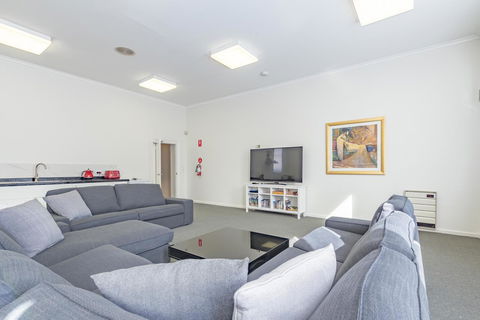 4 Bedroom House - Hobart CBD - Free Parking - Free WIFI - Accommodation Coffs Harbour 12