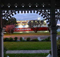 Riverbank villa - 4 bedroom house villa - Accommodation Coffs Harbour