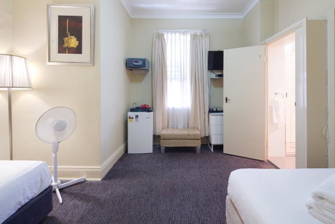 Neutral Bay Lodge - Accommodation Coffs Harbour 2