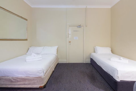 Neutral Bay Lodge - Accommodation Coffs Harbour 1