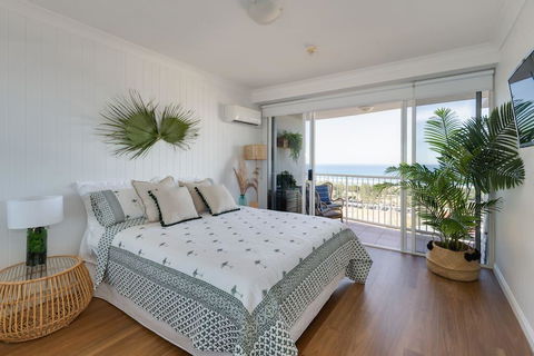 NEW Beautiful 2 Bed Ocean Views In Broadbeach - Accommodation Coffs Harbour 0