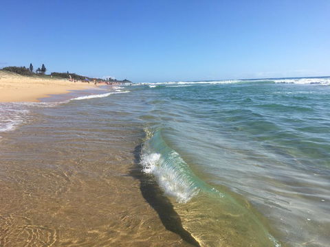 NEW UPMARKET COMFORTABLE 2 Bed, 2 Bath, OCEAN VIEWS, 250m To BUDDINA BEACH! - Accommodation Coffs Harbour 0