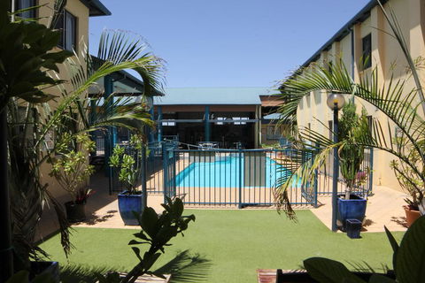 Ningaloo Coral Bay Backpackers - Accommodation Coffs Harbour 2