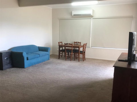 O'Shea's Royal Hotel - Accommodation Coffs Harbour 1