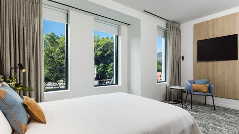 Oaks Cairns Hotel - Accommodation Coffs Harbour 2