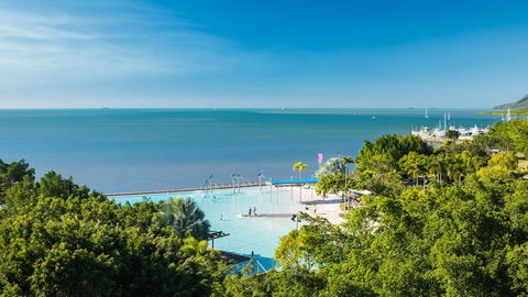 Oaks Cairns Hotel - Accommodation Coffs Harbour 1