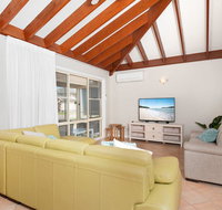 Occy's  Fingal Bay - Accommodation Coffs Harbour