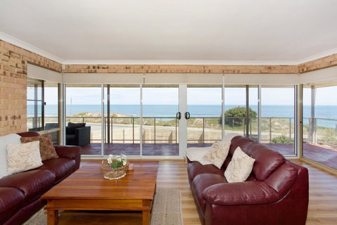Ocean View Beach House - Accommodation Coffs Harbour 0