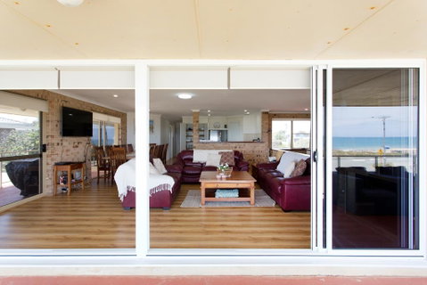 Ocean View Beach House - Accommodation Coffs Harbour 2