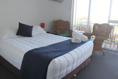 Oceanside Hawks Nest - Accommodation Coffs Harbour 3