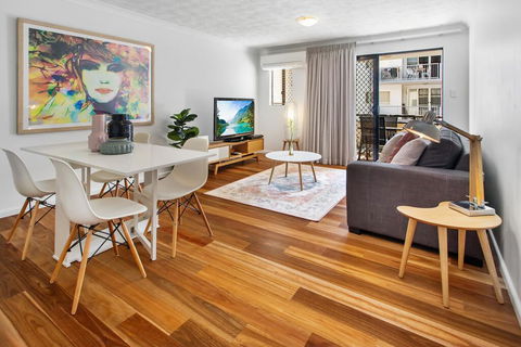 One-Bed Apartment With Balcony And Parking Near CBD - Accommodation Coffs Harbour 0