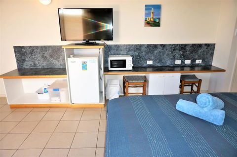 Osprey Holiday Village Unit 201-1 Bedroom - Wonderful 1 Bedroom Studio Apartment With A Pool In The Complex - Accommodation Coffs Harbour 3