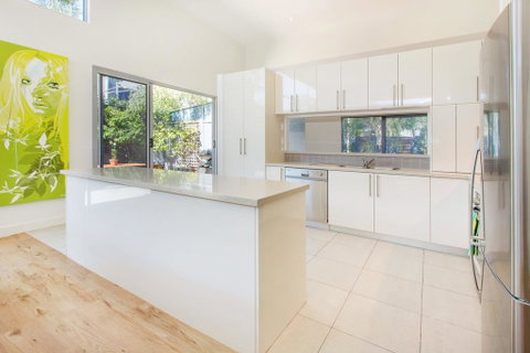 PALM COURT RETREAT - MORNINGTON - Accommodation Coffs Harbour 3