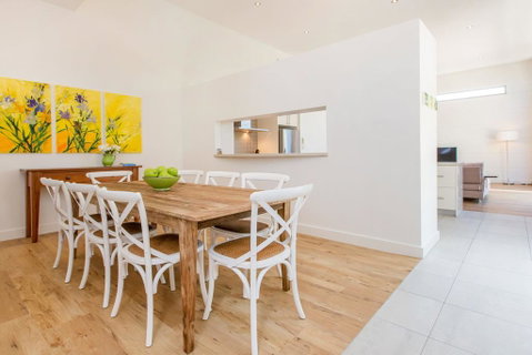 PALM COURT RETREAT - MORNINGTON - Accommodation Coffs Harbour 1