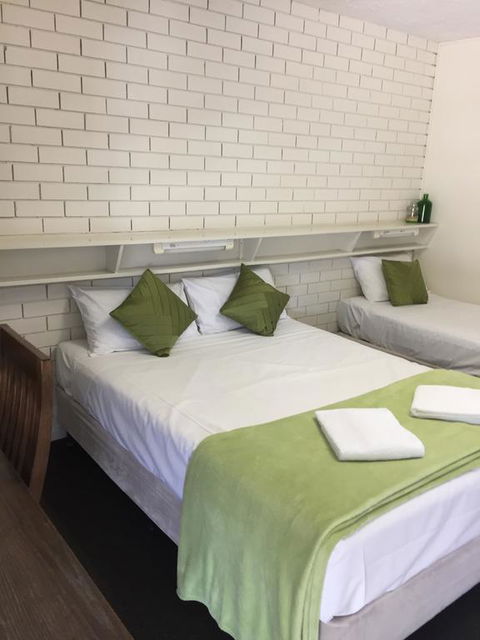 Paradise Motel - Accommodation Coffs Harbour 3