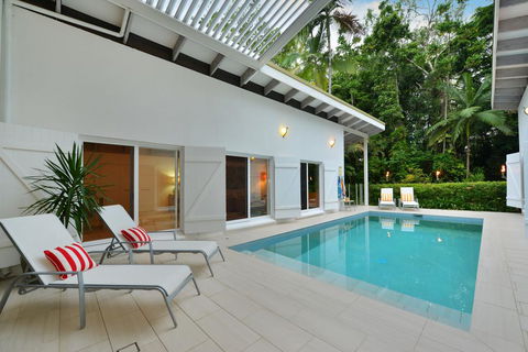 Pavilions In The Palms Heated Pool Short Path To Beach Five Bedrooms Sleeps 12 - Accommodation Coffs Harbour 2