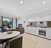 Peaceful Water-side Retreat With Huge Courtyard. - Accommodation Coffs Harbour