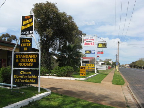 Peak Hill Golden Peak Budget Motel - Accommodation Coffs Harbour 0