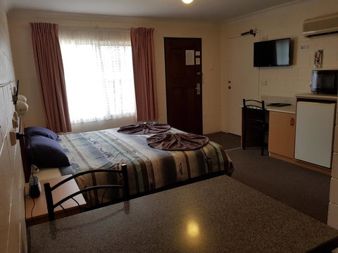 Peak Hill Golden Peak Budget Motel - Accommodation Coffs Harbour 1