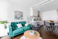 Perfect location 2 Bdrs apartmentGlen Waverley